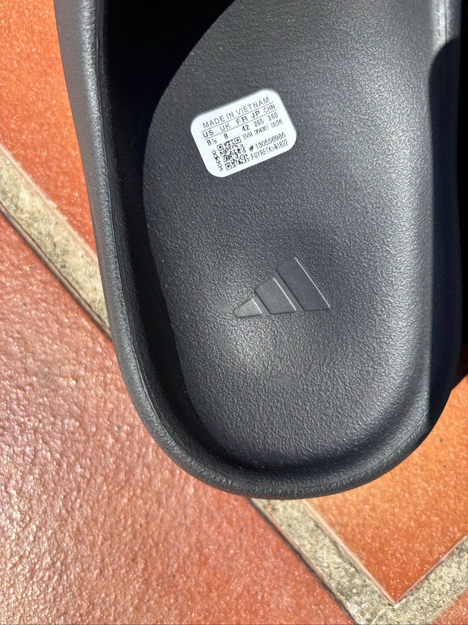 Yeezy Slide couleur Onyx – photo 3